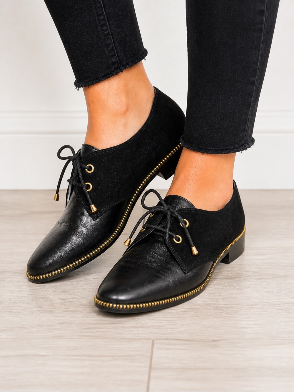 Adrianna Papell Black Leather Oxford Shoes Gold Zipper Detail Size 9